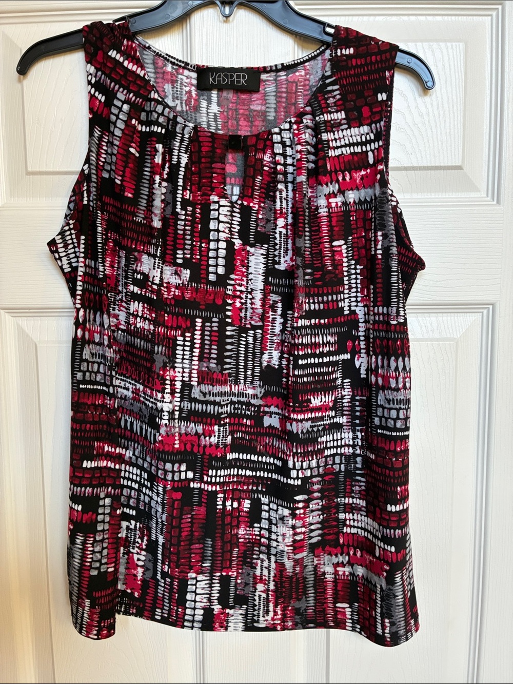 Kasper Abstract Print Sleeveless Top in Black, Red & White